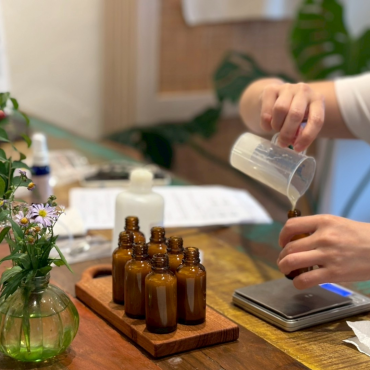 芳香攻略～親手調配精油保養品。114年秋季班～週六全天班
