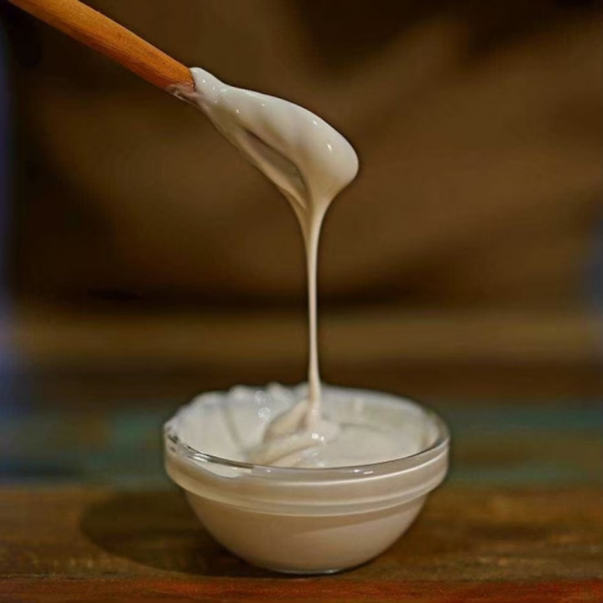 「無香有機精華日霜」與「無香有機皮膚保養膏」的差異為何？兩者皆可使用於臉部嗎？